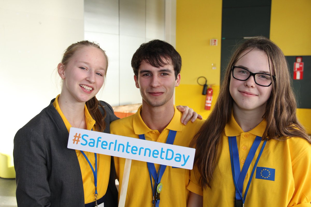 Insafenetwork's tweet photo. #SIF2016 participants showed their support for #SID2017 campaign by sharing their smiles 📸! Check the pictures at https://t.co/ptDiZxQz0S https://t.co/uaeruCopyH