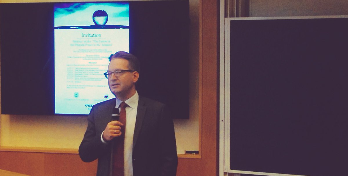 p_kronberg's tweet photo. @NgustavsNiklas chief #sustainability officer @VolvoGroup opens 2016 Volvo #EnvironmentalPrize seminar. Congrats laureate #CarlosNobre ! https://t.co/aU2lkIhB0e