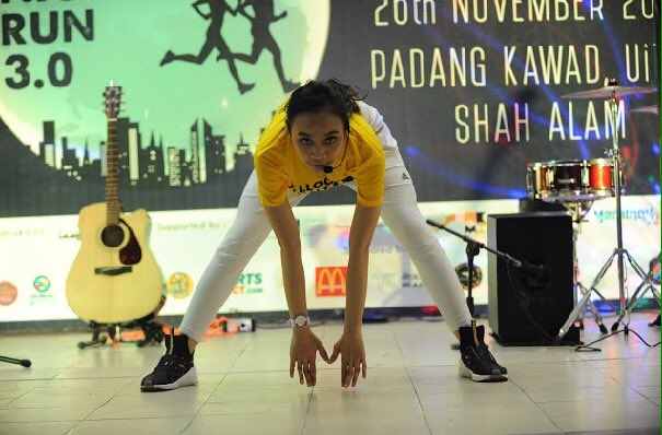 balloonnightrun's tweet photo. Our zumba instructor sooooo awesome yoooo. Thank you so much King Coco. We love you ! 🎈🎈😘😘😘 #cocoarmy #balloonnightrun2016 #bnr16 #bnr3 https://t.co/qgTNDlEFse