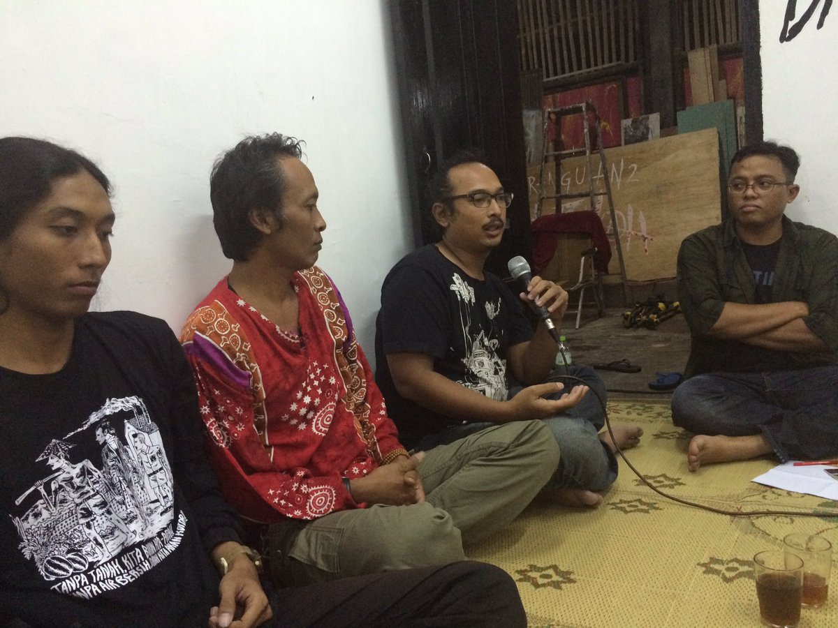 creativenet_id's tweet photo. Komik Dlimas menjadi komik yg menawarkan gagasan baru kepada pembacanya untuk tidak hidup dalam fantasi,"Terra Brajaghosa" @njahja https://t.co/4GPPWUqyMZ