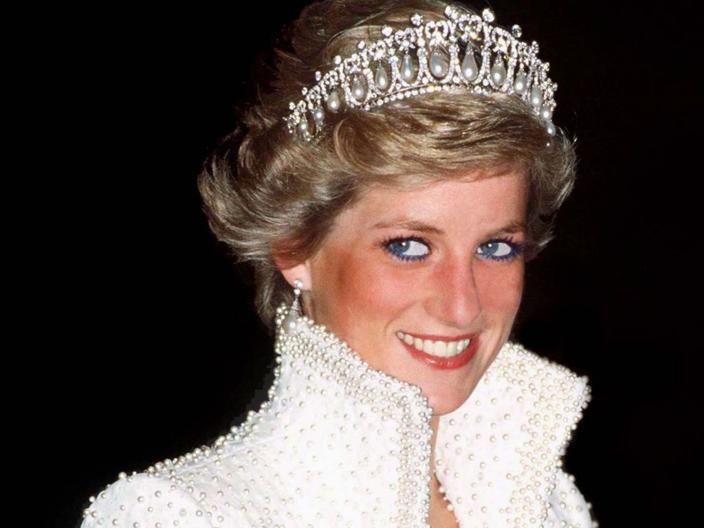 Diana: Her Fashion Story exhibits revealed buff.ly/2gBe5li #London #Diana