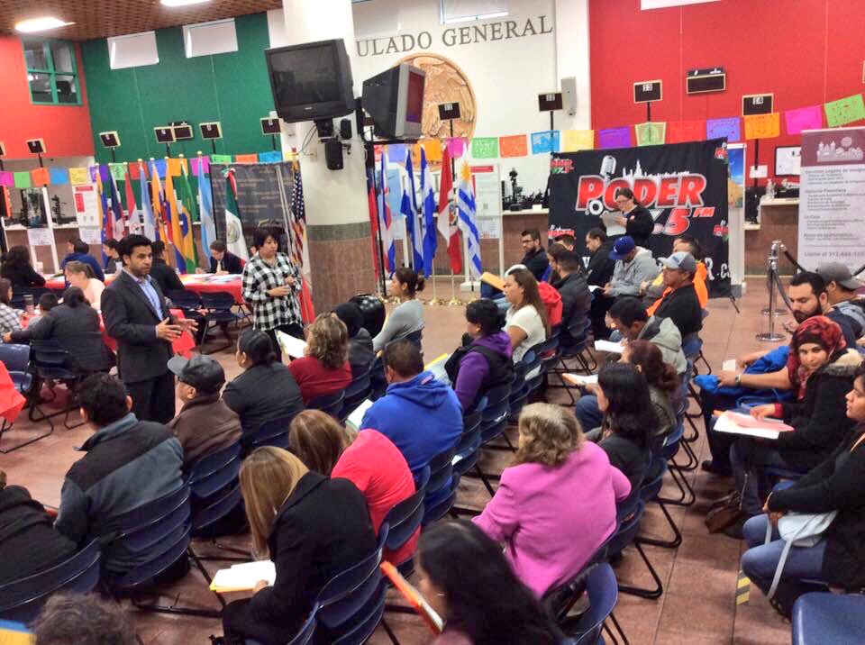 JuntosPodemos__'s tweet photo. Por una comunidad participativa y responsable.Por ellos trabajamos. Talleres de ciudadanía en #Chicago #JuntosPodemos_ en alianza con @icirr https://t.co/OoFODEDZHw