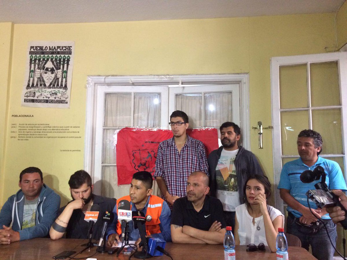 Dirigentes de Homecenter, Pizarreño, Alto Maipo y Los Bronces en huelga en conferencia de prensa junto a <a href="/camila_vallejo/">Camila Vallejo Dowling</a> y @gabrielboric !