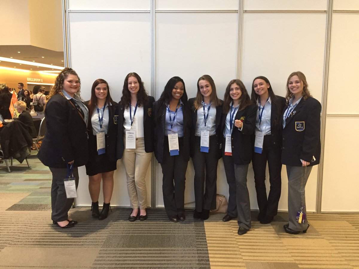 MaumeeDECA's tweet photo. Conference time! @Ohio_DECA #FLC2016 https://t.co/8WdJwMMIFK