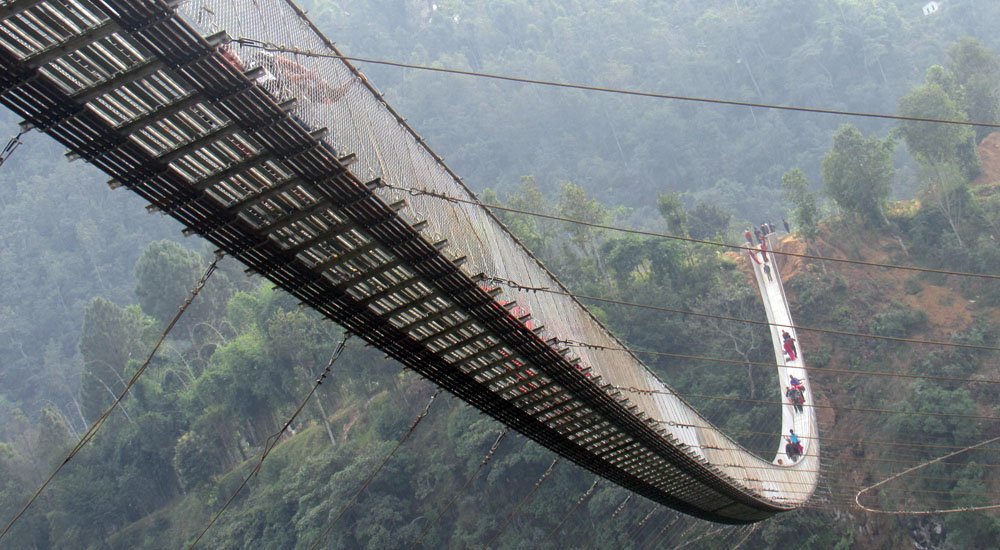 Опасный мост в китае. Самый опасный мост в мире. Опасный мост в китае. Опасный мост в китае. Китай стеклянный мост над пропастью.