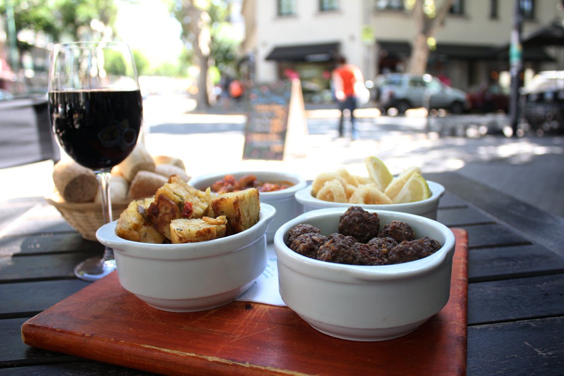 Sullivans_pub's tweet photo. Lunes feriado, hermoso día para comer y beber a gusto al aire libre!! Tenemos un largo día por delante para disfrutar con mucho rock!! https://t.co/cXwxet28XZ
