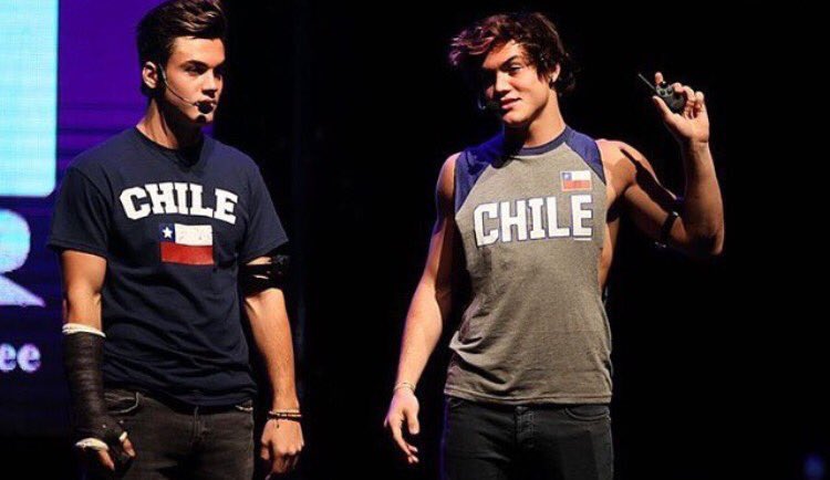 conioliverosp's tweet photo. I can feel the tears running down my face @EthanDolan @GraysonDolan thank you guys, for giving me a great experience💜 #4OUFans #ThankYou4ou https://t.co/tOdu4pn5bv