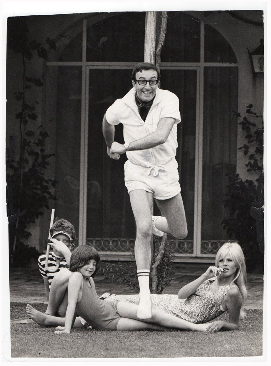IconicPrints's tweet photo. Looking for some #mondaymotivation? find it here @CoL_Gallery  Peter Sellers and @BrittEkland, #vintage #photography by #Terry_ONeill https://t.co/5TbeHVAFWY