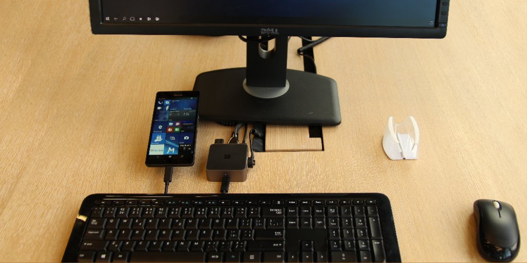 Microsoft_CZ's tweet photo. Recept na mobilní kancelář? #Lumia950 (teď ve slevě) + #DisplayDock (s 950kou zdarma). Podívejte se: https://t.co/DuVfih72p0 https://t.co/j0deNvTL9f