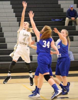 U_C_Reporter's tweet photo. Upperman Goes Head to Head with Macon County #upperman #macon #basketball #ucreporter @U_C_Reporter UC Reporter
https://t.co/ZiD0AxHQXu https://t.co/Q6woyUGeK0