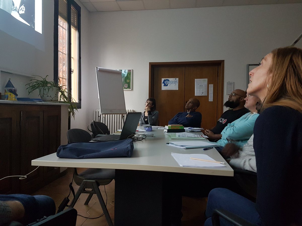 teswalwhite's tweet photo. Just finished meeting with the Italian delegates for #EUgangs interesting to see whats happening in Italy #youthviolence https://t.co/0XWBwXxjt3