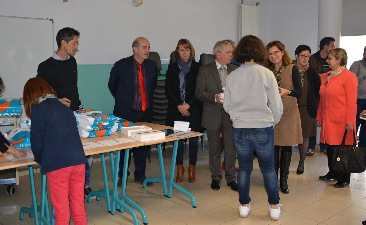 Investissement conjoint de <a href="/acpoitiers/">Académie de Poitiers</a> et <a href="/departement86/">Département de la Vienne</a> au collège #numérique Ronsard #Poitiers: évolution des pratiques pédagogiques