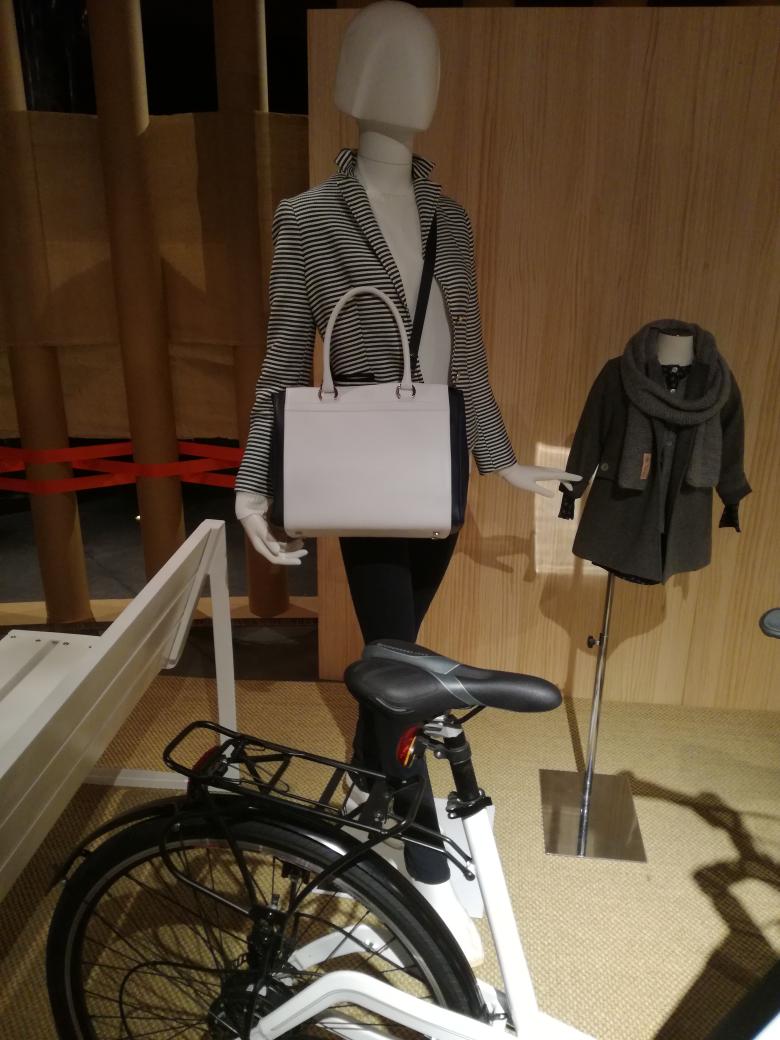 ainoha_matesanz's tweet photo. #PuntoMarinero @banhusbilbao en la exposición de #moda #vasca @AzkunaZentroa Asociación Moda Vasca @cebek @Beaz_Bizkaia hoy y mañana! https://t.co/9J4HtWYqit