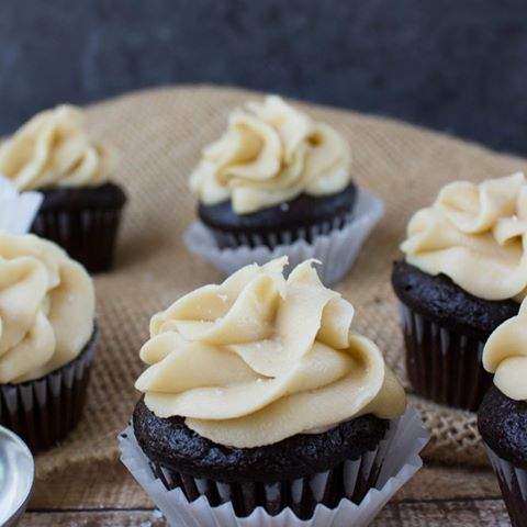 rbhyta's tweet photo. Salted Caramel Chocolate Cupcakes #de_metro #Dessert #Executive_Access @DP_BISTRO @FsSora @RonaMamora #novemberrains https://t.co/nN258AkboQ