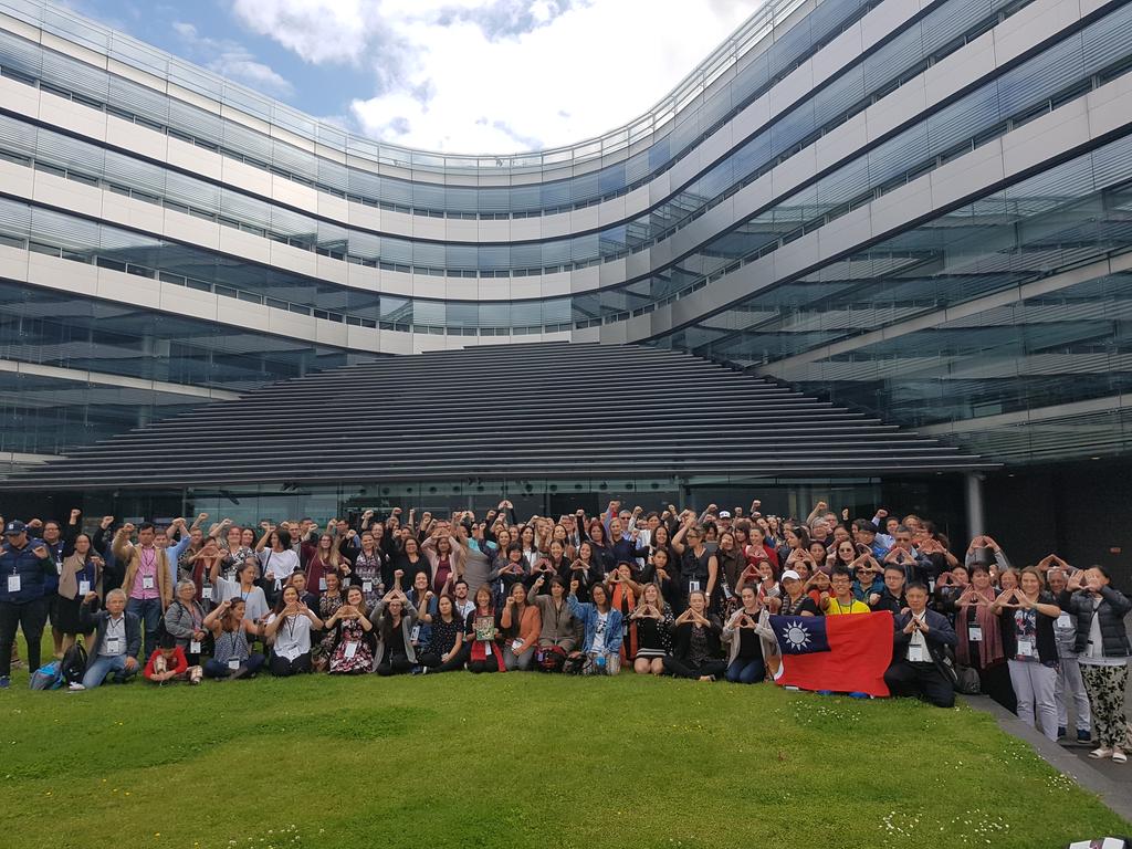 danni_dries's tweet photo. #PRIDoC2016 @PRIDoC2016 Over 170 #Indigenous doctors and medical students @_standingrock_ 'We stand with #StandingRock ' https://t.co/EpXPZZ22ox