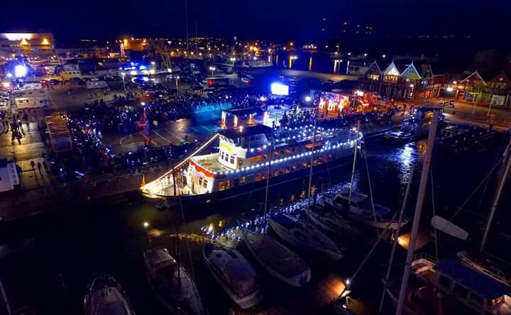 November... saai?! No way!  Nagenieten van een geweldige maand! #Suunterkloas intocht, prachtige luchten en een supergaaf #UrkInWintersferen