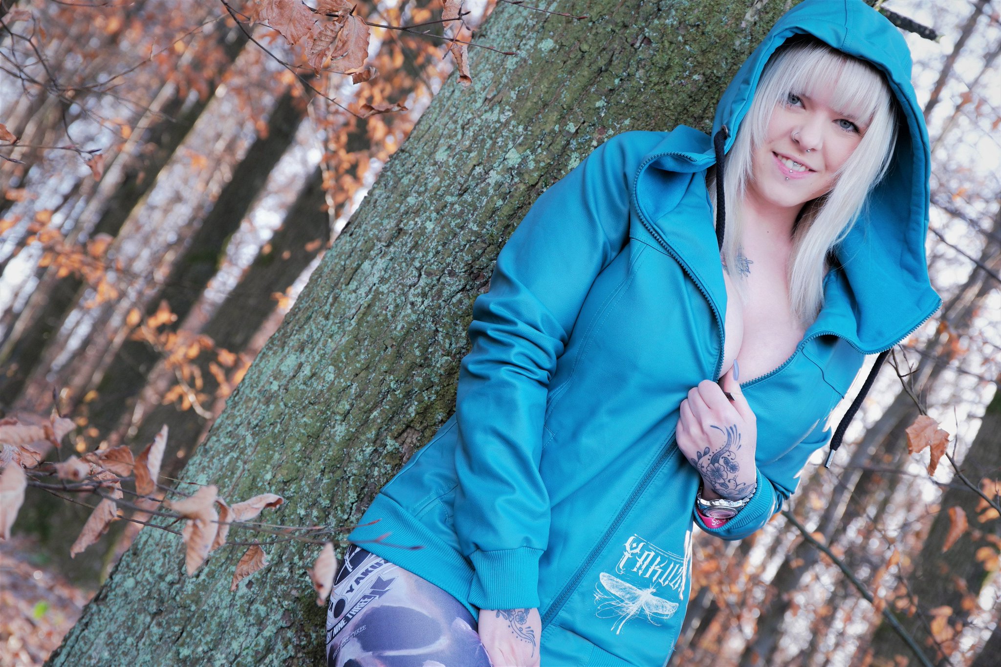 Ich wünsch Euch einen wunderschönen und stressfreien Start in die Woche! Ich häng ein bisschen an meinem Lieblingsbaum ab :D #Montagmorgen https://t.co/QwW3A8ZmZl