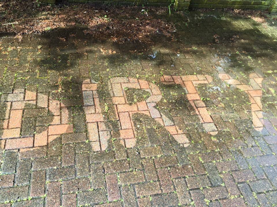 PaveUK's tweet image. Call us today on 0500 011500 to arrange your free quote #paveclean #driveclean #patioclean