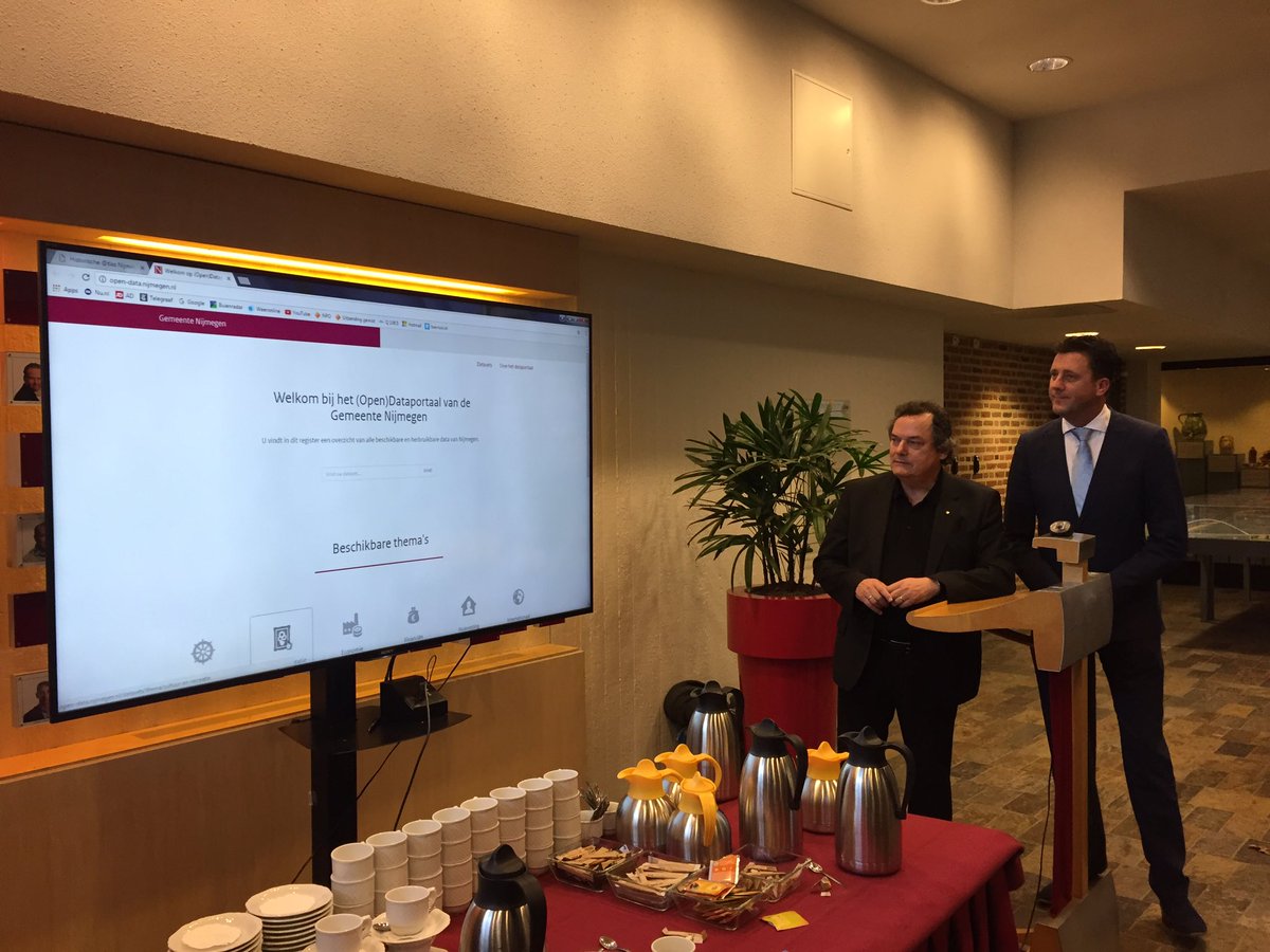 Het (Open) Dataportaal van <a href="/gem_Nijmegen/">Gemeente Nijmegen</a> is officieel geopend door <a href="/HaykeVeldman/">Hayke Veldman</a> en <a href="/benvanhees/">Ben van Hees</a> #opendata