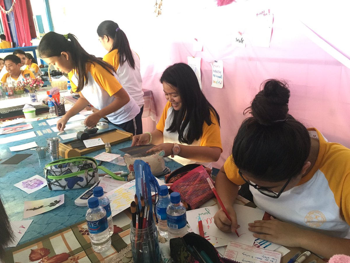 modestyxjustice's tweet photo. day 1 ✔️

thank you, everyone! don't forget our major events in day 2 (lettering workshop and calligraphy) ✨✨✨✨ https://t.co/AyyPMoYvTV