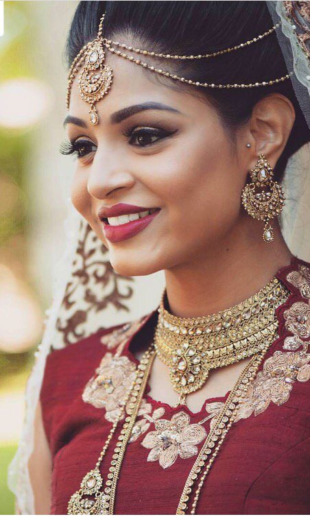 Just some inspiration for all you brides-to-be in 2017! The beautiful #realbride Misha
#bridaljewellery #indianbride