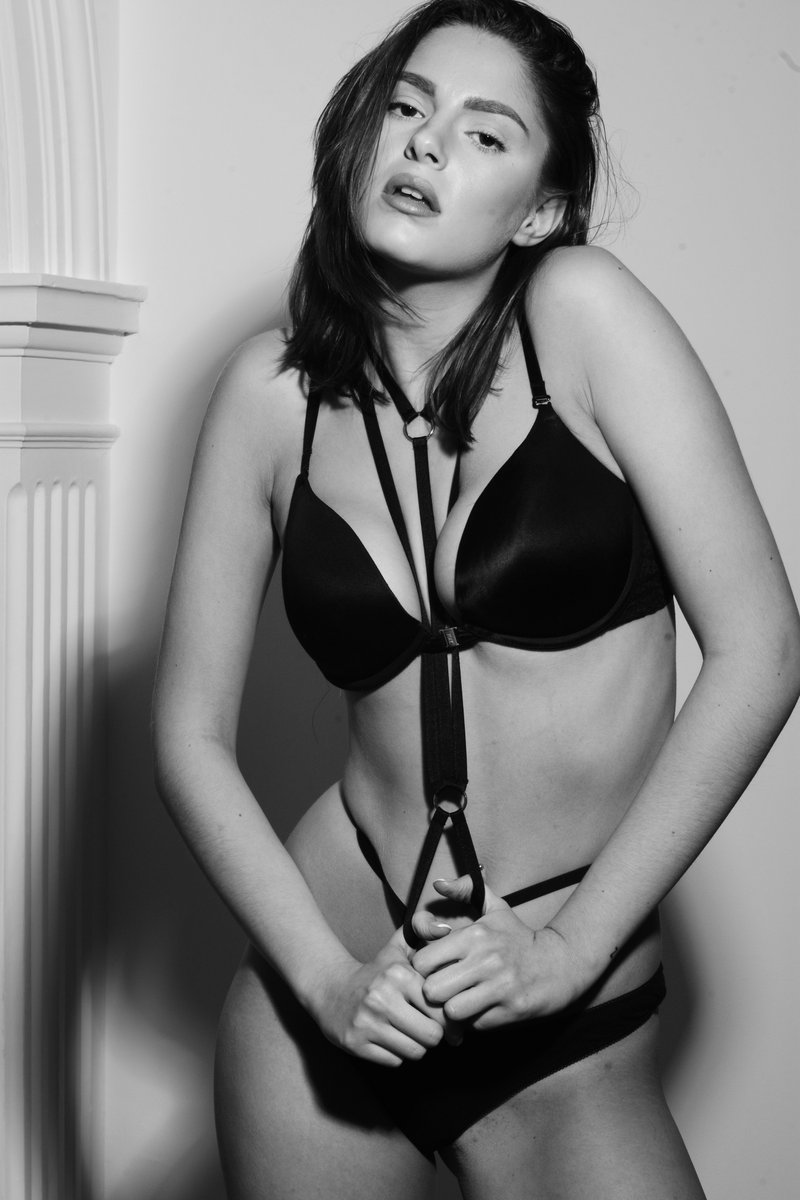Profile_Models's tweet image. In love with @LaraZwirn from this shoot with @innismcallisterphotographer! 💗#profilemodel #beauty #blog #hot #photography #london #testing