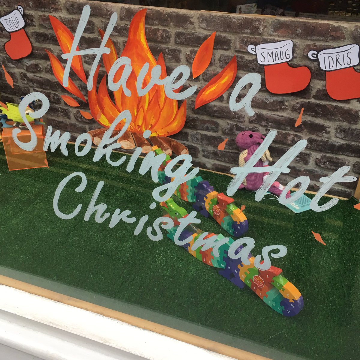HayMarketsLtd's tweet photo. @18rabbitshop's #Christmasshopwindow - #hayonwye is a #FairTradeTown so let's spread a little #FairTrade Christmas cheer :) https://t.co/duEgxVjfs4