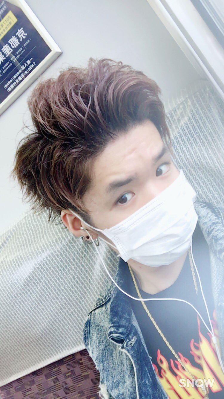 髪 Auf Twitter 髪の毛めちゃくちゃ短くなりました 束感セットから少し離れて男らしくツーブロにアップバングになりました 髪型はexileのtakahiroに憧れてtakahiro風のアップバング 束感セットか今の髪型どっちがいい 拡散希望 しまさんstyle