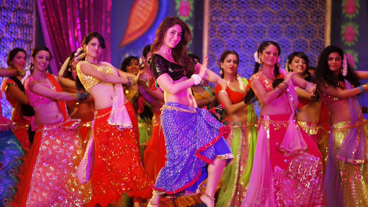 bollywoodins's tweet photo. hey @KareenaK_FC can this #classic bebo #moment get an RT? https://t.co/6iqfikQwfm