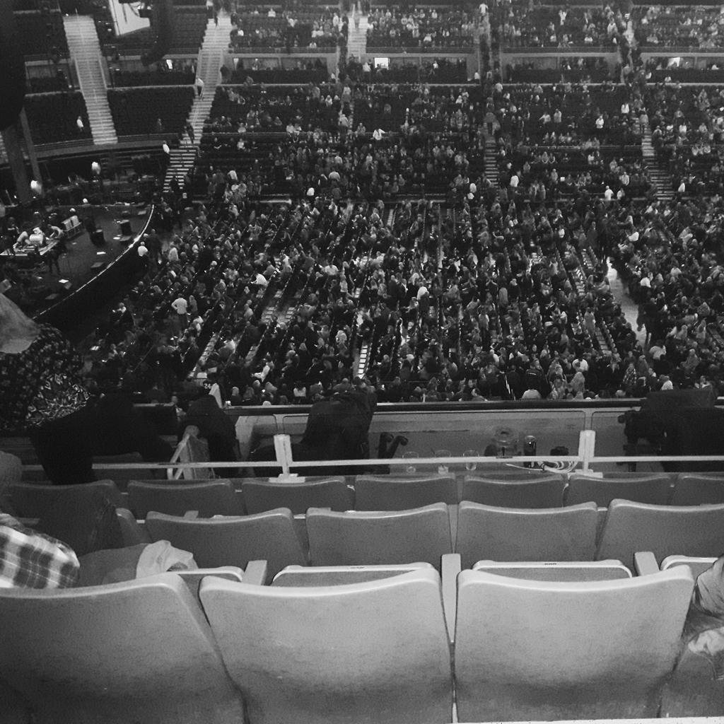 Jaytherecordman's tweet photo. Stevie Nicks tonight in detroit at @thepalaceofauburnhills https://t.co/XcL3W59Dpt