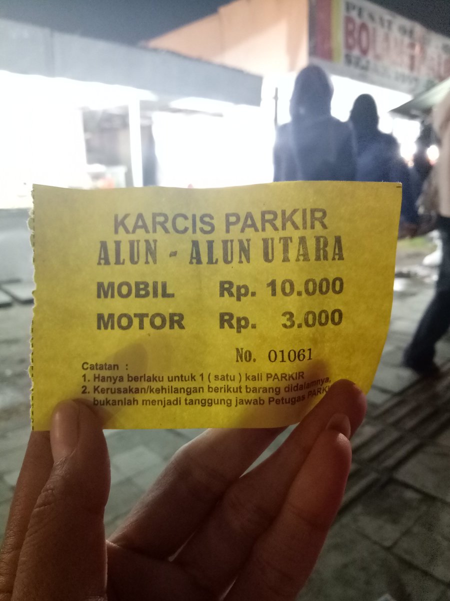 ernovita21's tweet photo. @Jogja24Jam  di karcisnya 3000, bayarnya 5000. Lapornya kemana ya min? https://t.co/lnL7uhdkPu
