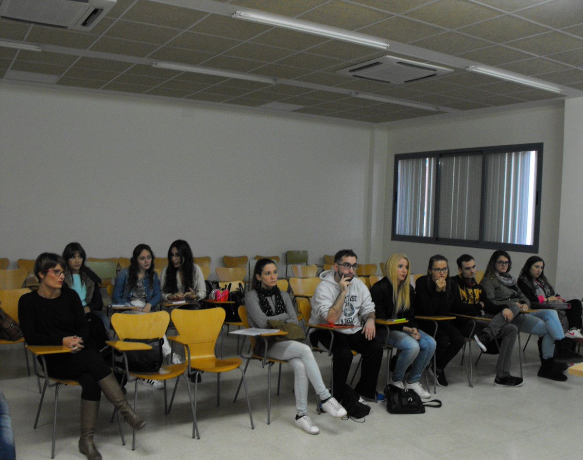 EERR_Melilla's tweet photo. ALUMNOS DEL CURSO EDUCANDO EN EE. RR. MODULO IMPARTIDO POR ASOCIACIÓN SORDOS DE MELILLA https://t.co/3LVo3S1vEn