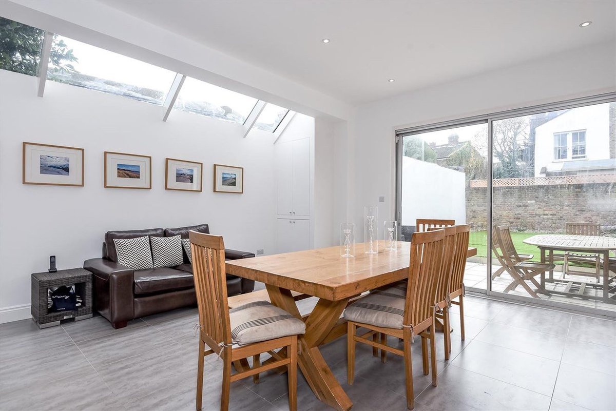 JacksonsSW's tweet image. Our property of the week: a substantial six bedroom house, situated in a top notch #TootingBec location.
goo.gl/EnU7KD