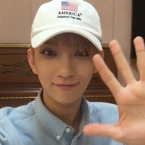 acielpics's tweet photo. joshua × seventeen https://t.co/GumyEa0poW