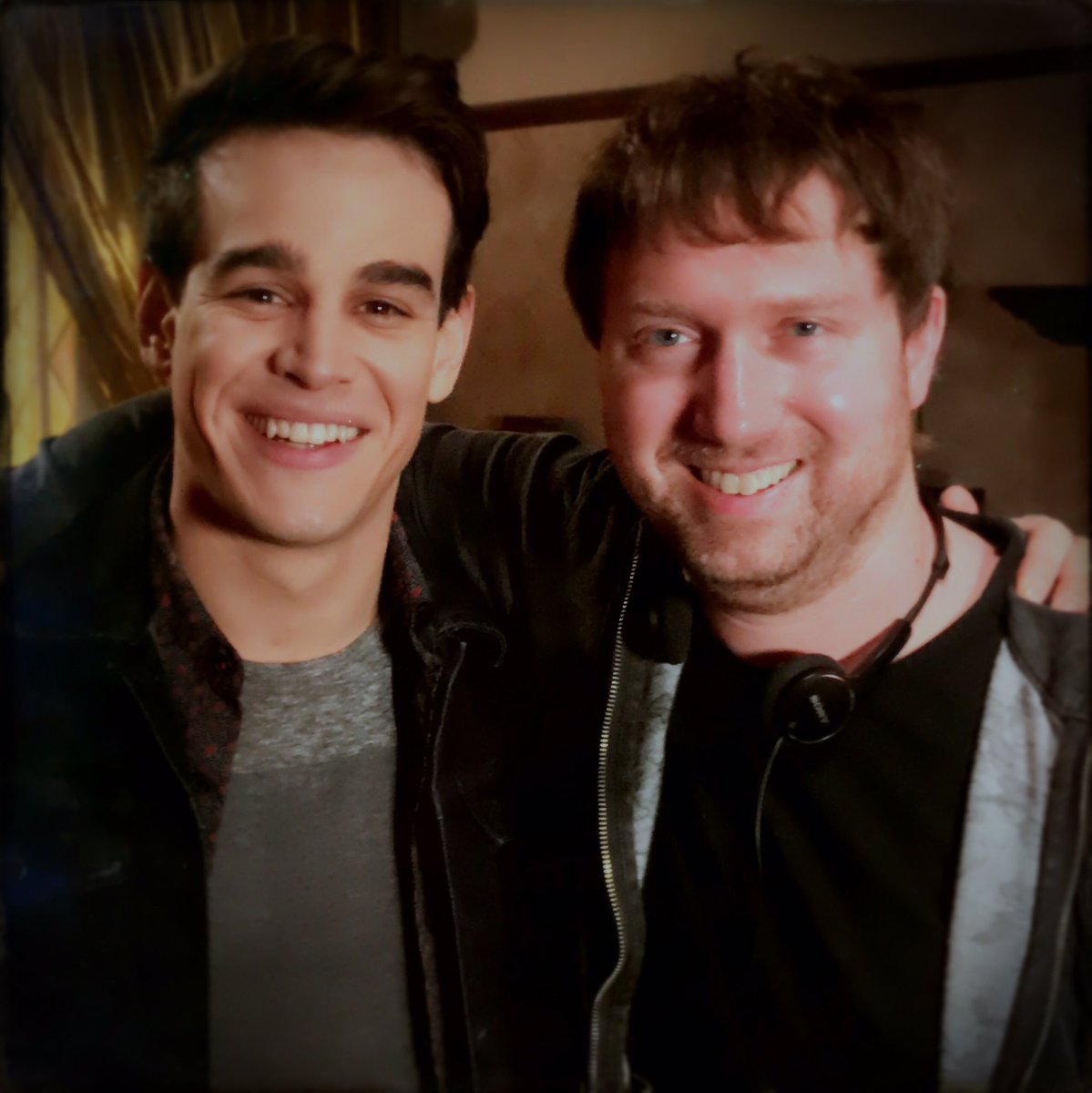 malec_shumdario's tweet photo. cutie pie Alberto with Josh Butler😍😍🙌🏻 
#shadowhunters #shadowhuntersseason2 #joshuabutler #albertorosende #simonlewis #210 https://t.co/a7OaHRZVKA