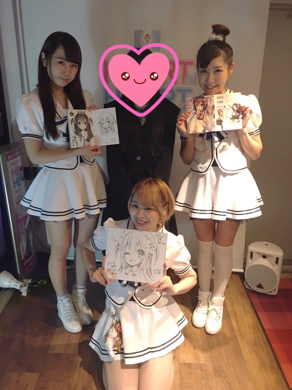 あずにゃんପ ハートオブハーツ ଓ Twitterren 昨日は Lily の更新日でしたね タブレット持ってきてもらったから わたしも今から見ようかなと思います マンガワン 裏サンデー リリィ ハートオブハーツ メイドカフェ えびさわまよ T Co