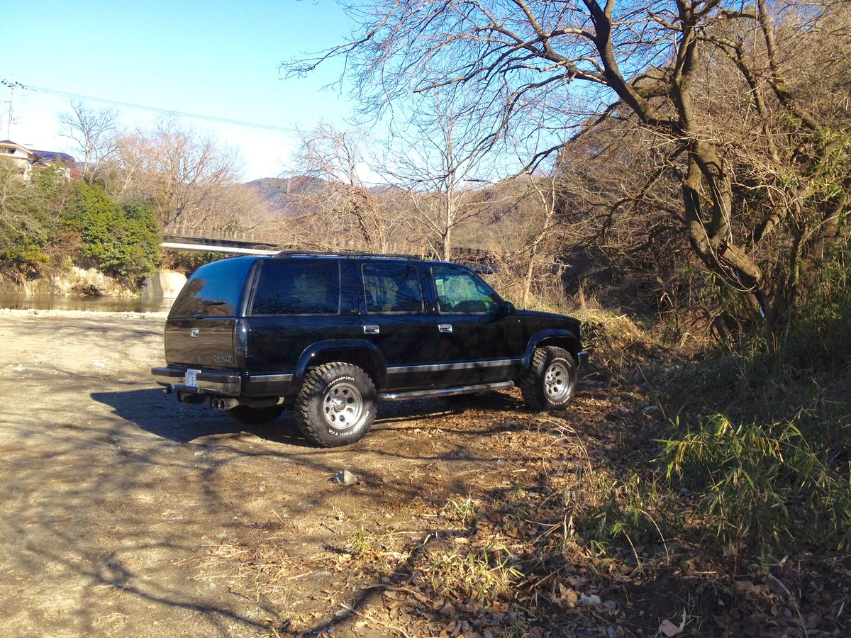 tks556's tweet photo. 遂に今日4年間乗ってきたタホが引き取られて行った😭
納車してすぐの写真はホント綺麗だから随分ボロくしてしまったな😞
最後に次の車とツーショット撮れたのは嬉しい✨ https://t.co/TlcHVcxIDB