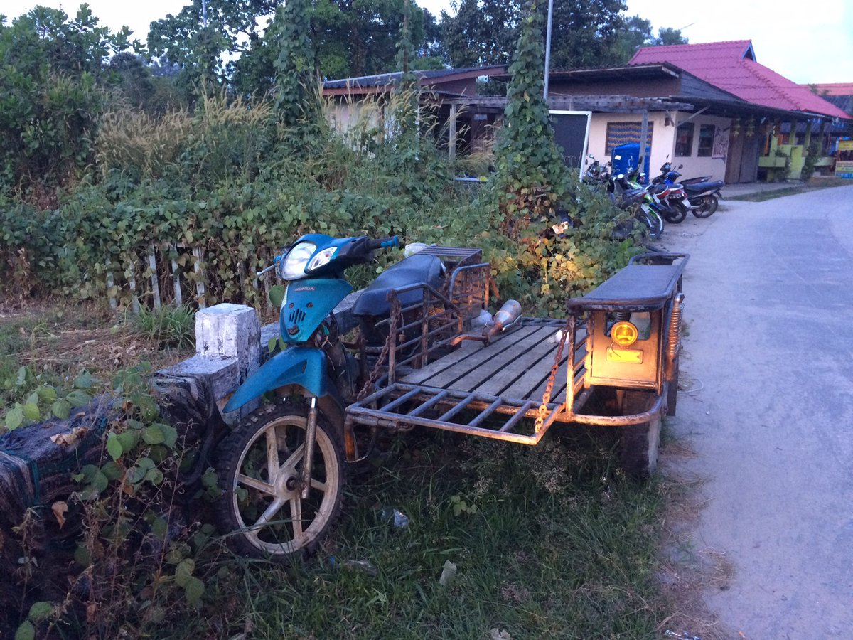 ChiefHonk's tweet photo. @ApplauseTouring Oo er! Doris &amp; Alby have just found a vintage moped and sidecar a la Koh Phayam!! #thailand #artisticresearch https://t.co/z5RhPwnMRT