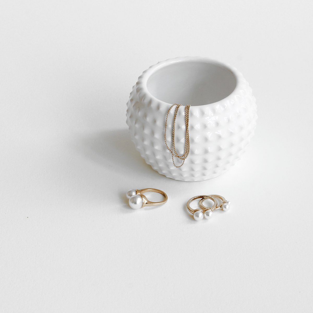 SimplusDesign's tweet image. Our versatile STUD Planter in white porcelain. Use the promo code SHOPSMALL to get 15% off all items until midnight TONIGHT, EST!