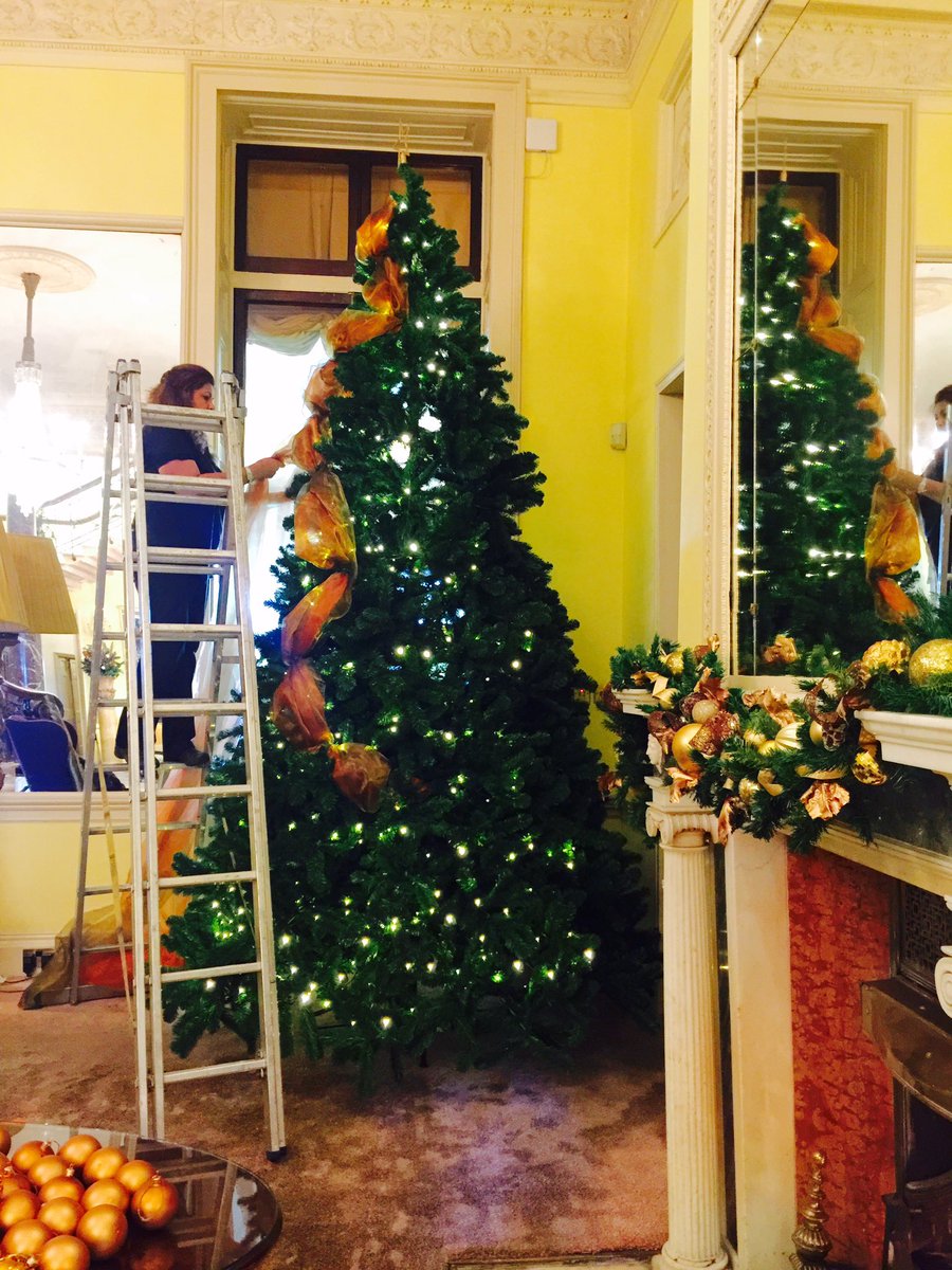 It's beginning to look a lot like Christmas🎄 <a href="/lilysflowers1/">Lilys Flowers</a> are here making Stoke Park look magical for the festive season! #SPChristmas