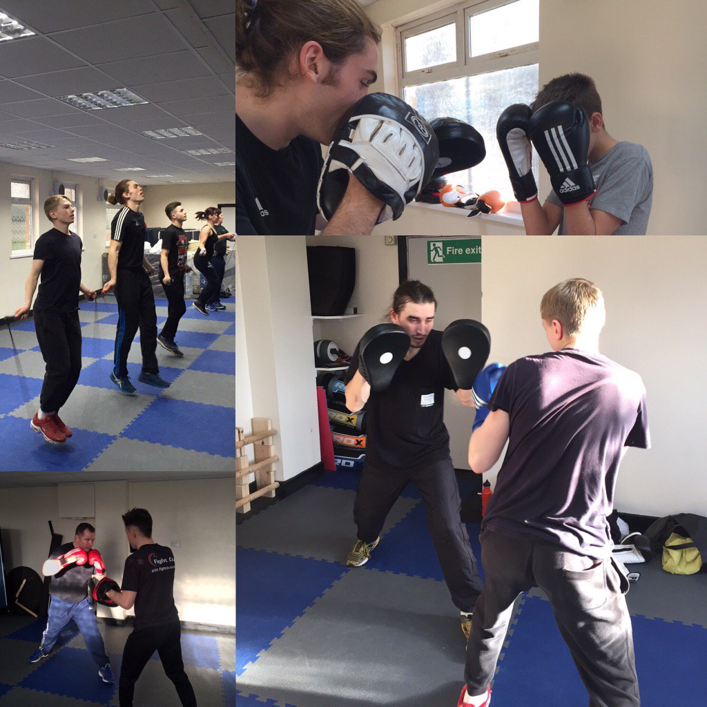 BoxingAwards's tweet photo. Having a great day #Hunslet #boxing #club in #Leeds. #Delivering #padworkcourse #dontthinkyoucanknowyoucan great 👊🏾💥 https://t.co/RanD5pJx2u