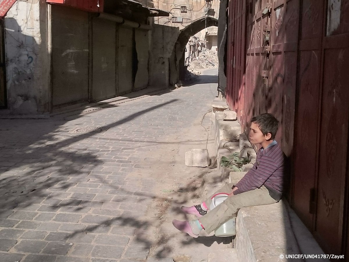 UNICEF's tweet photo. The number of children living under siege in #Syria has doubled in less than one year https://t.co/lC51bwZpnB https://t.co/M36p8N8d2u