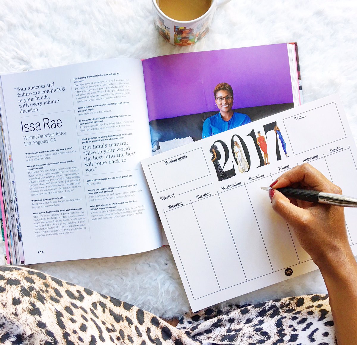 MaeBonline's tweet photo. We're starting our morning off with a little coffee + #girlboss inspiration via @issarae while setting 2017 goals with our weekly calendar. https://t.co/OYxNY03KrU
