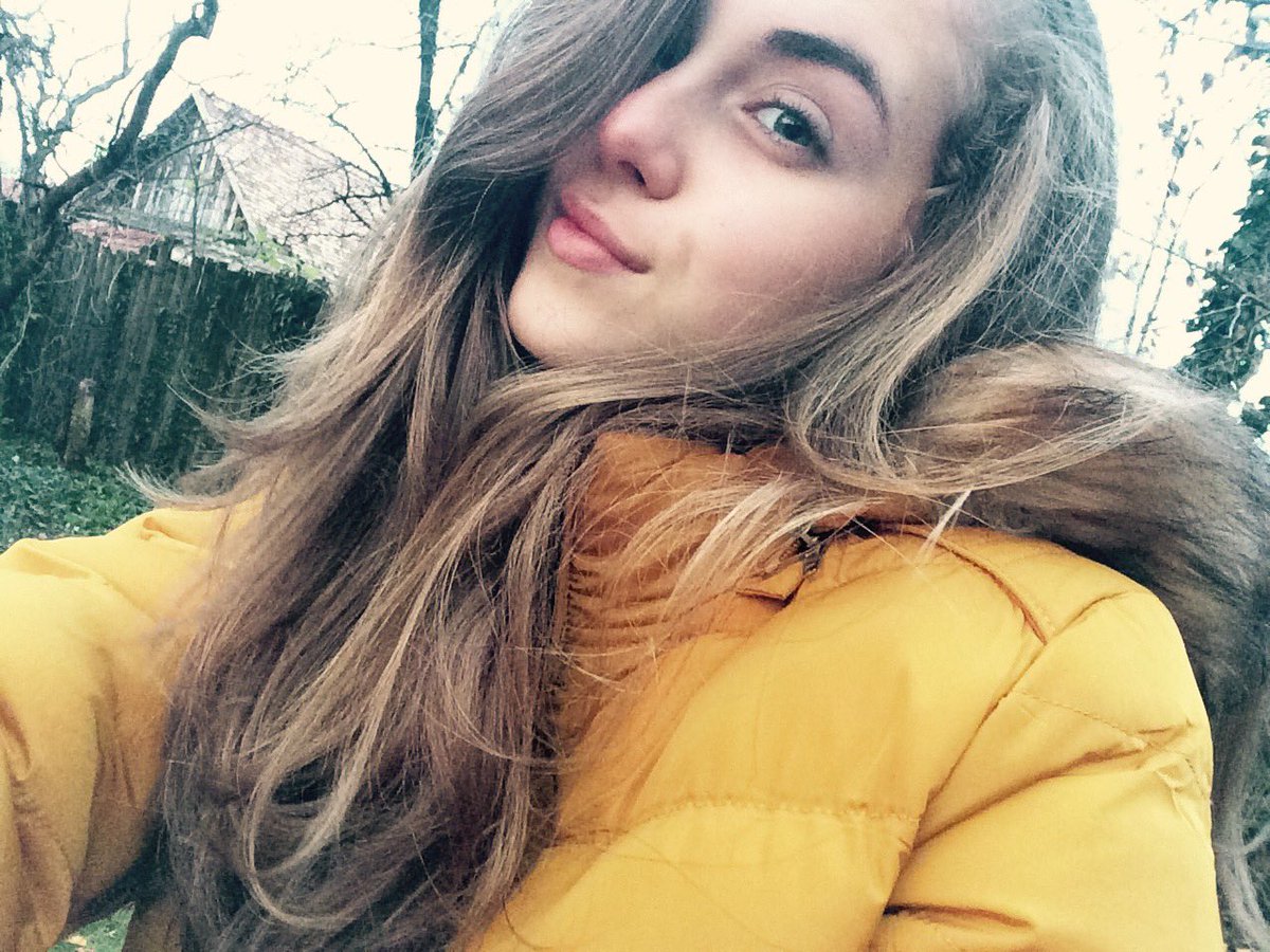 frey_tima's tweet photo. Egy jó kis őszi nap🏃🏽‍♀️🐝🍂💐 https://t.co/zRuVgfaxgc