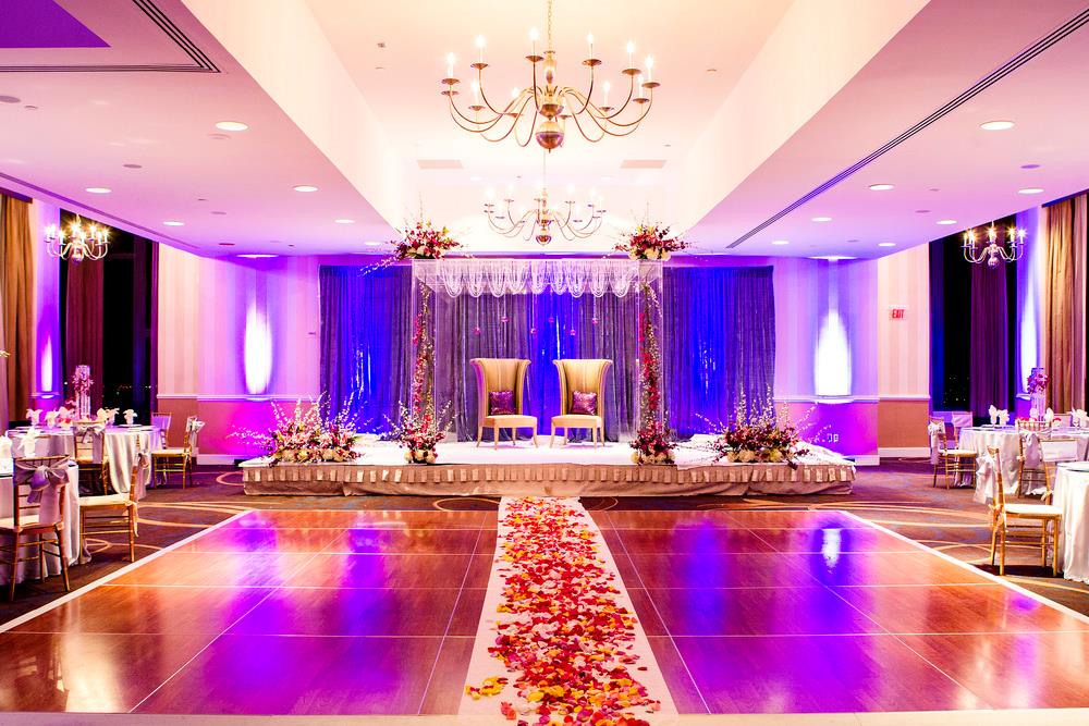 BKB_Raipur's tweet photo. We have #creative, #elegant, #professional designs for making your #wedding #reception special.
Bharat Kiraya Bhandar https://t.co/AwBI7bx2V3