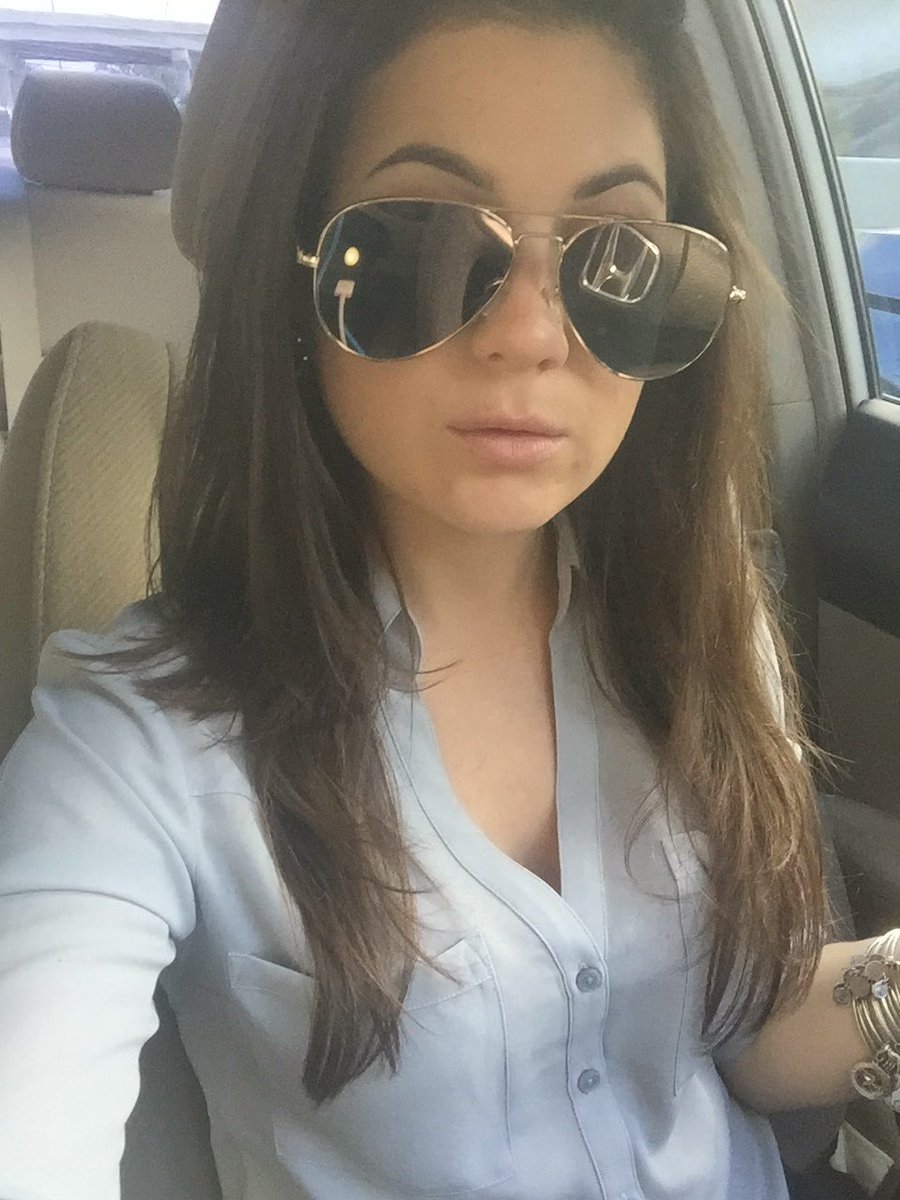 AllThatFresh's tweet photo. My @freyrs_eyewear Mango Large Aviators are doing an awesome job at covering my under eye circles! 😎 #freyrs #monday #MondayBlues https://t.co/cMfyhqHBlv