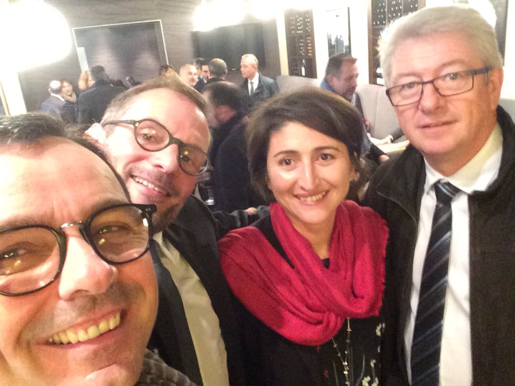 JulienSteimer's tweet photo. Veillée d'armes pour faire de 2016 un triomphe &amp; vive 2017 🏆 AEP #AXA #SudOuest @ThierryGMT @MarieeOlivier @mbebear https://t.co/lg8BJoXt6l