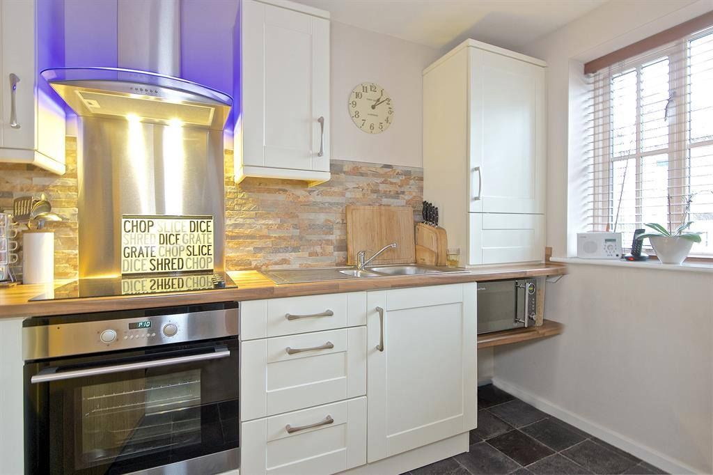 Would you feel at home in this cute terrace? 
Call Now +44 20 8123 4856 
#London &amp; #Essex