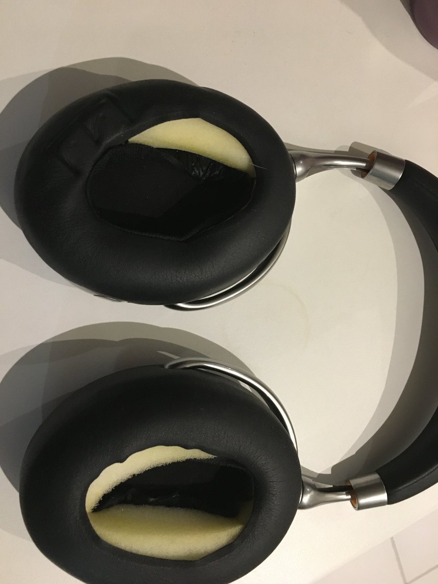 fred_ichisar's tweet photo. @parrotfr Le Zik 2.0 av défaut des coussinets que tu refuse de remplacer gratuitement, une vrai honte #zik2 je vais te rendre mon drone !! https://t.co/k8Ol1pvA0v