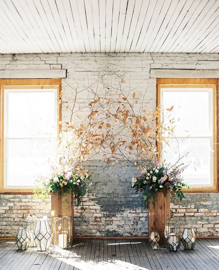 9 Unique Ceremony Backdrops...botanicalbrouhaha.com/?p=18139 (Shown: by <a href="/Floressenceflo/">Floressence Flowers</a> / Morning Light Photography)